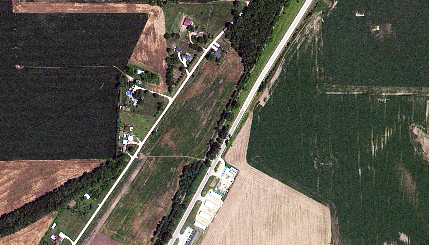80 cm TripleSat satellite image of Illinois farmland showing individual field boundaries, crop rows, and farm buildings